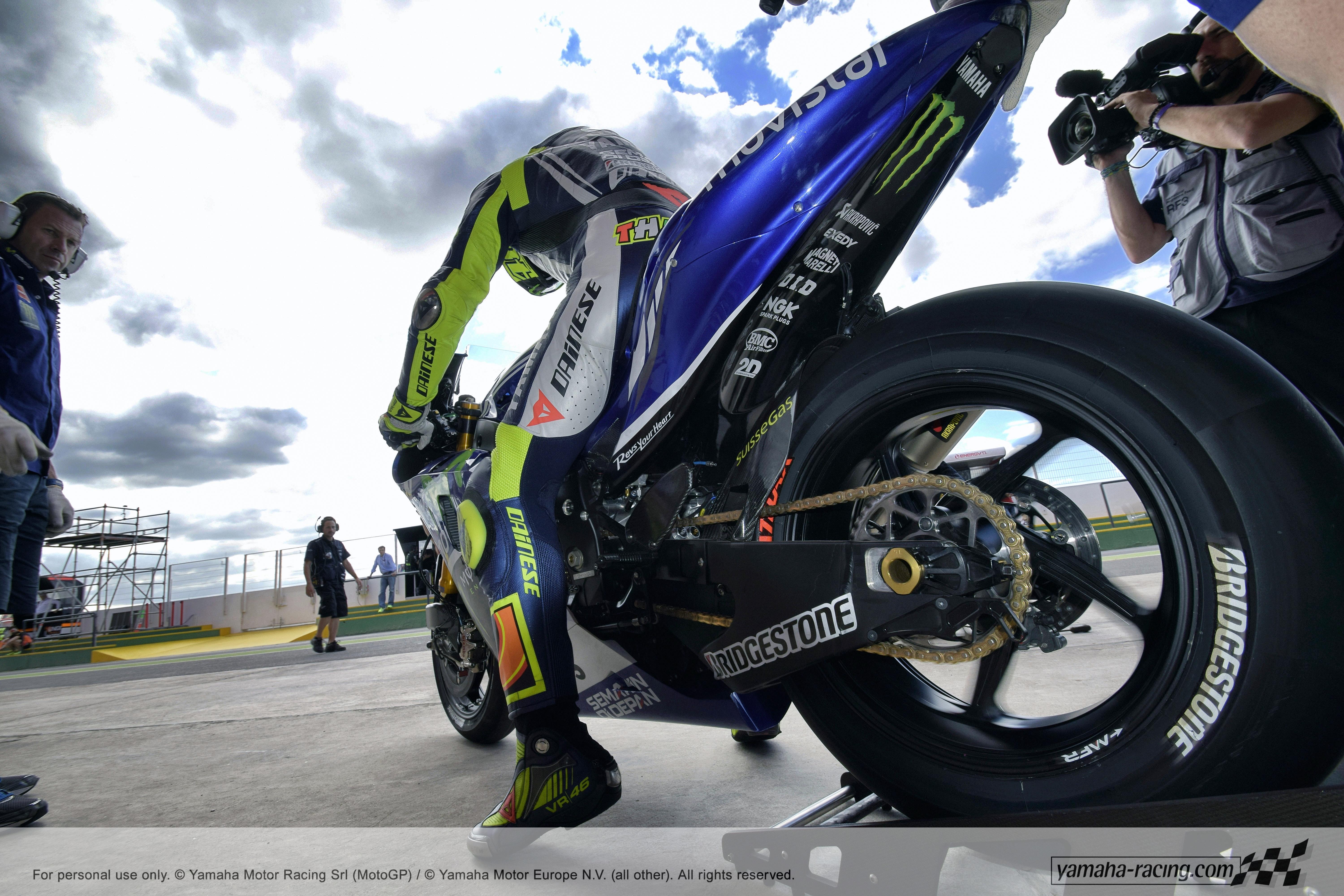 Valentino Rossi on a sports motorcycle wallpapers and images ...