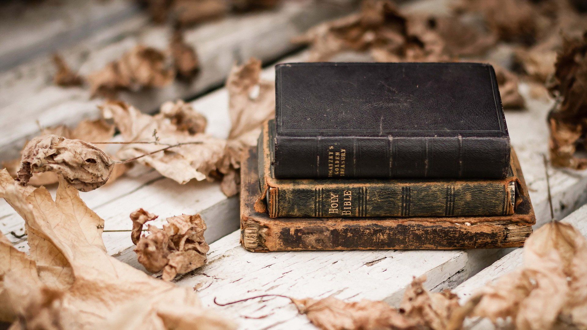 Old Book Desktop Wallpapers - HD Wallpapers Backgrounds of Your Choice