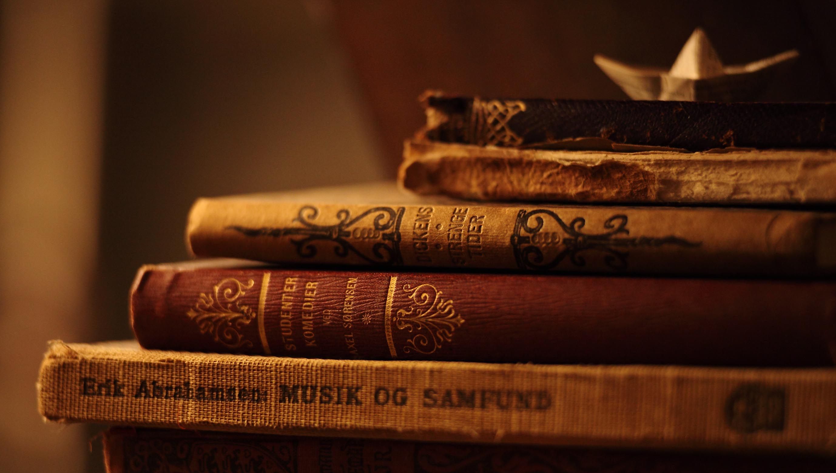 Old Book Desktop Wallpapers - HD Wallpapers Backgrounds of Your Choice
