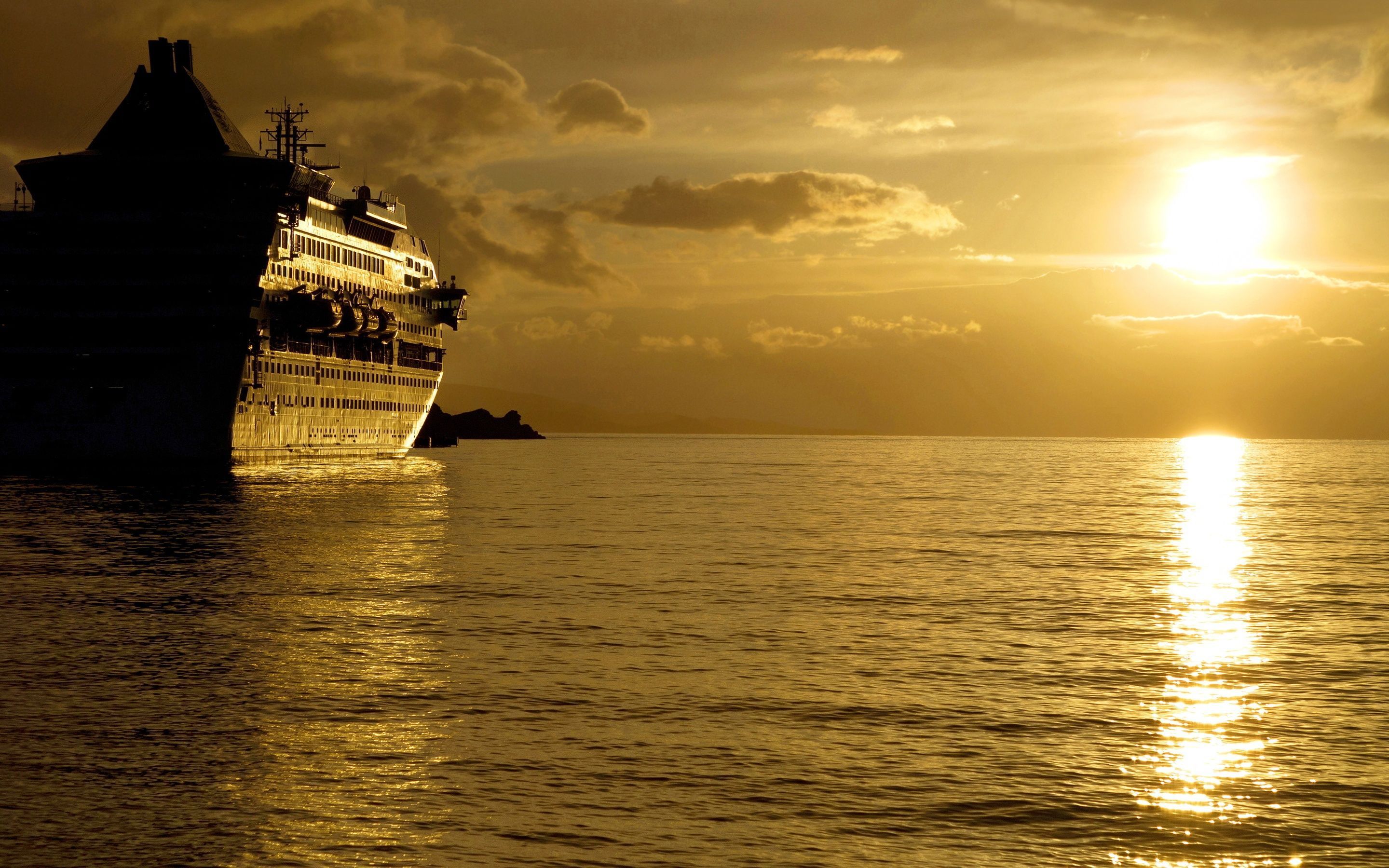 2880x1800 Cruise ship sunset Wallpaper