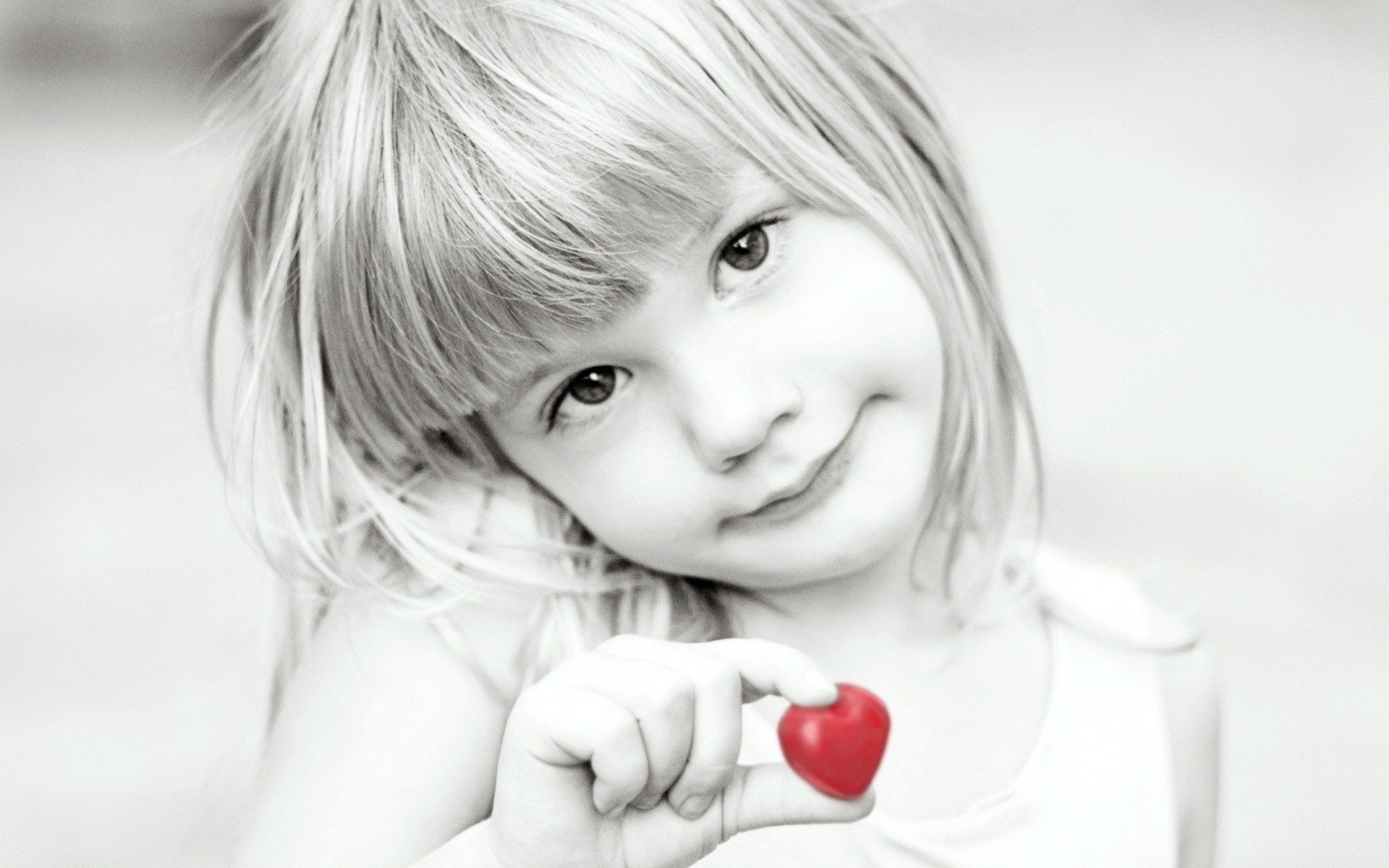 Child Girl With Red Heart Wallpaper Cute Baby Backgrounds