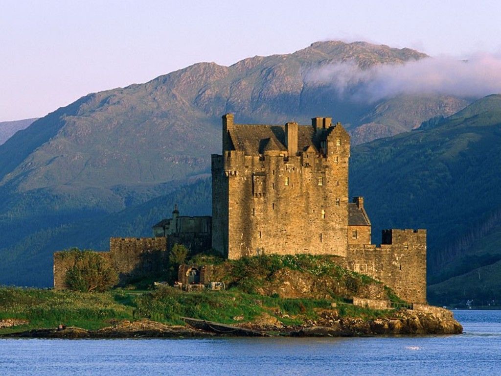 Eilean Donan Castle Scotland | Photo and Desktop Wallpaper