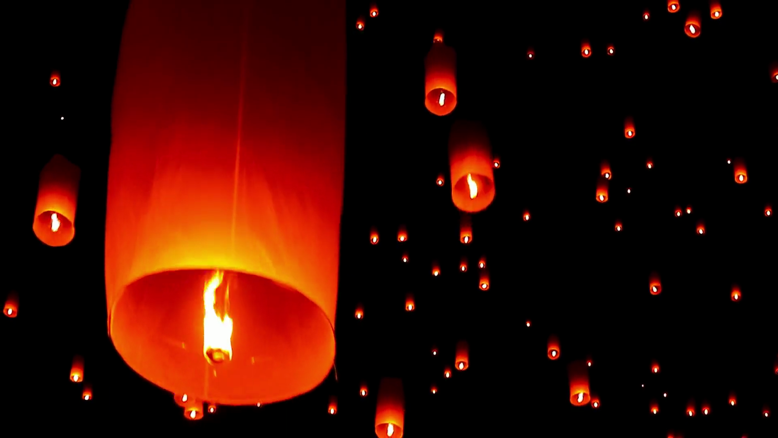 Wallpapers and Thoughts : Night Fire Balloons HD Mobile Desktop ...