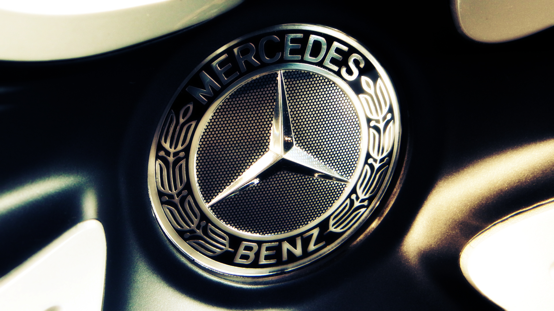 Mercedes Benz Logo Images | Download Free Desktop Wallpaper Images ...
