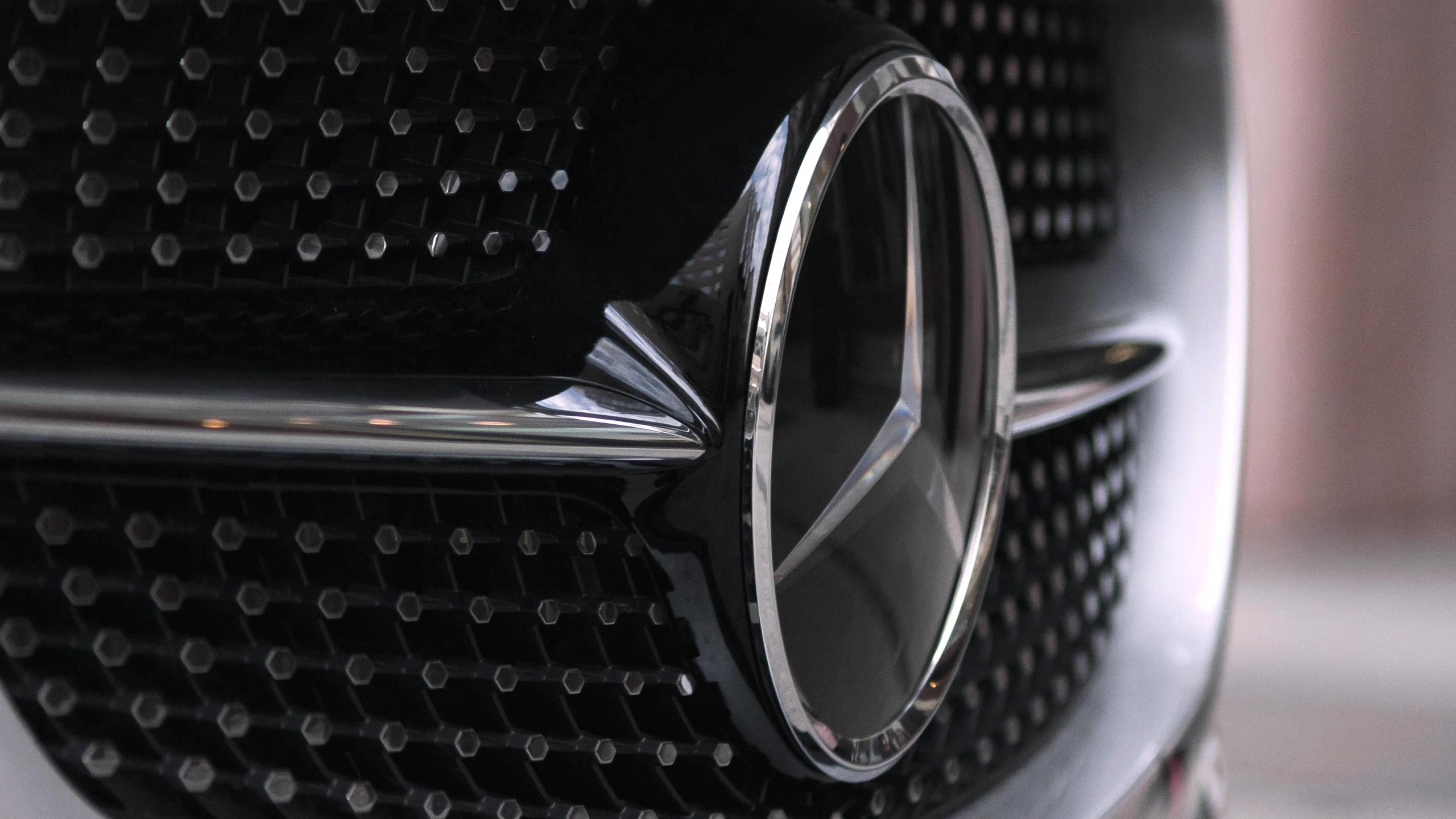 Mercedes benz logo 4k car- HD Wallpapers
