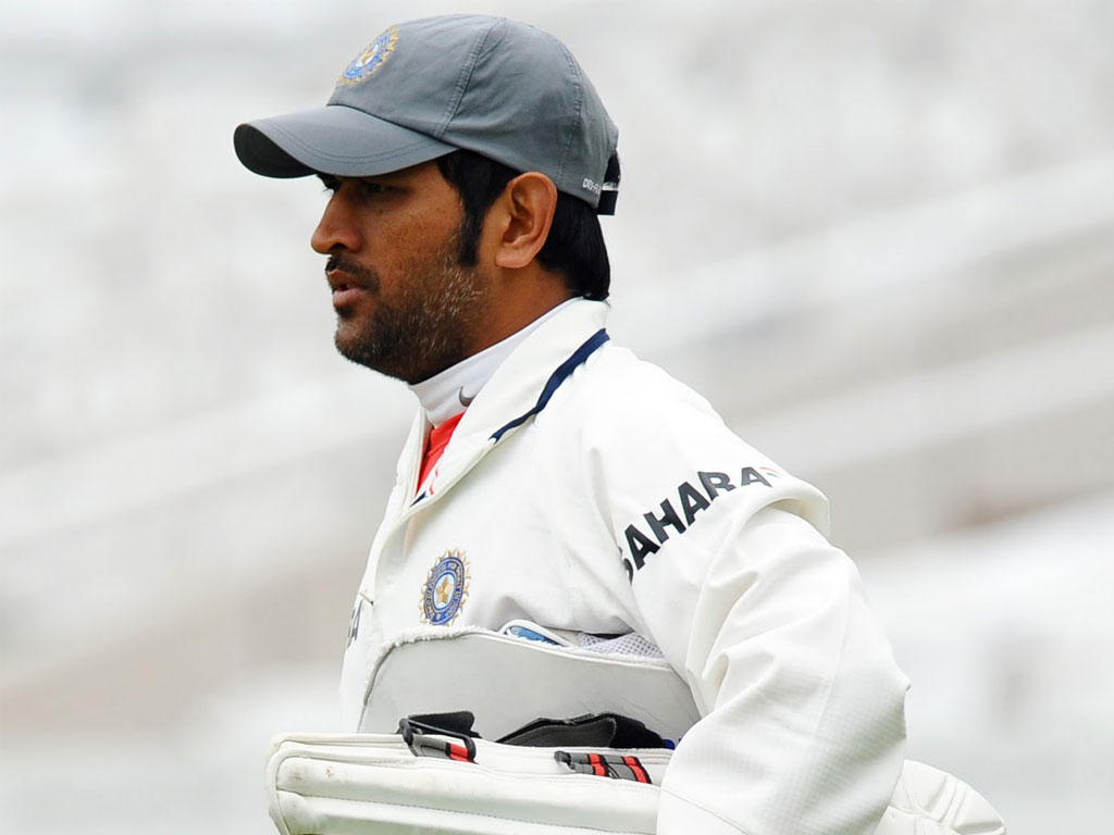 Mahendra Singh Dhoni in ground free download - Free hd wallpapers