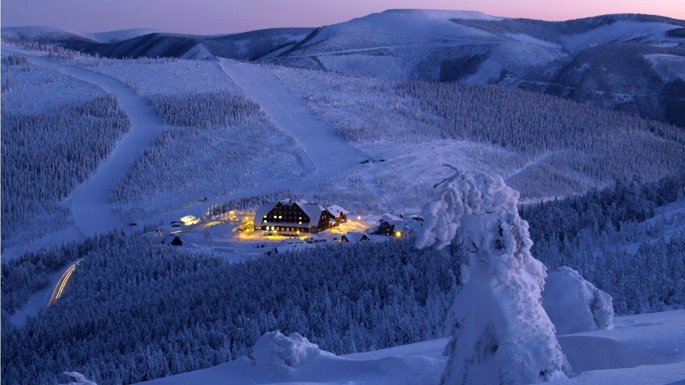 Best Winter Skiing Hotels - HD Wallpapers Widescreen - 1366x768