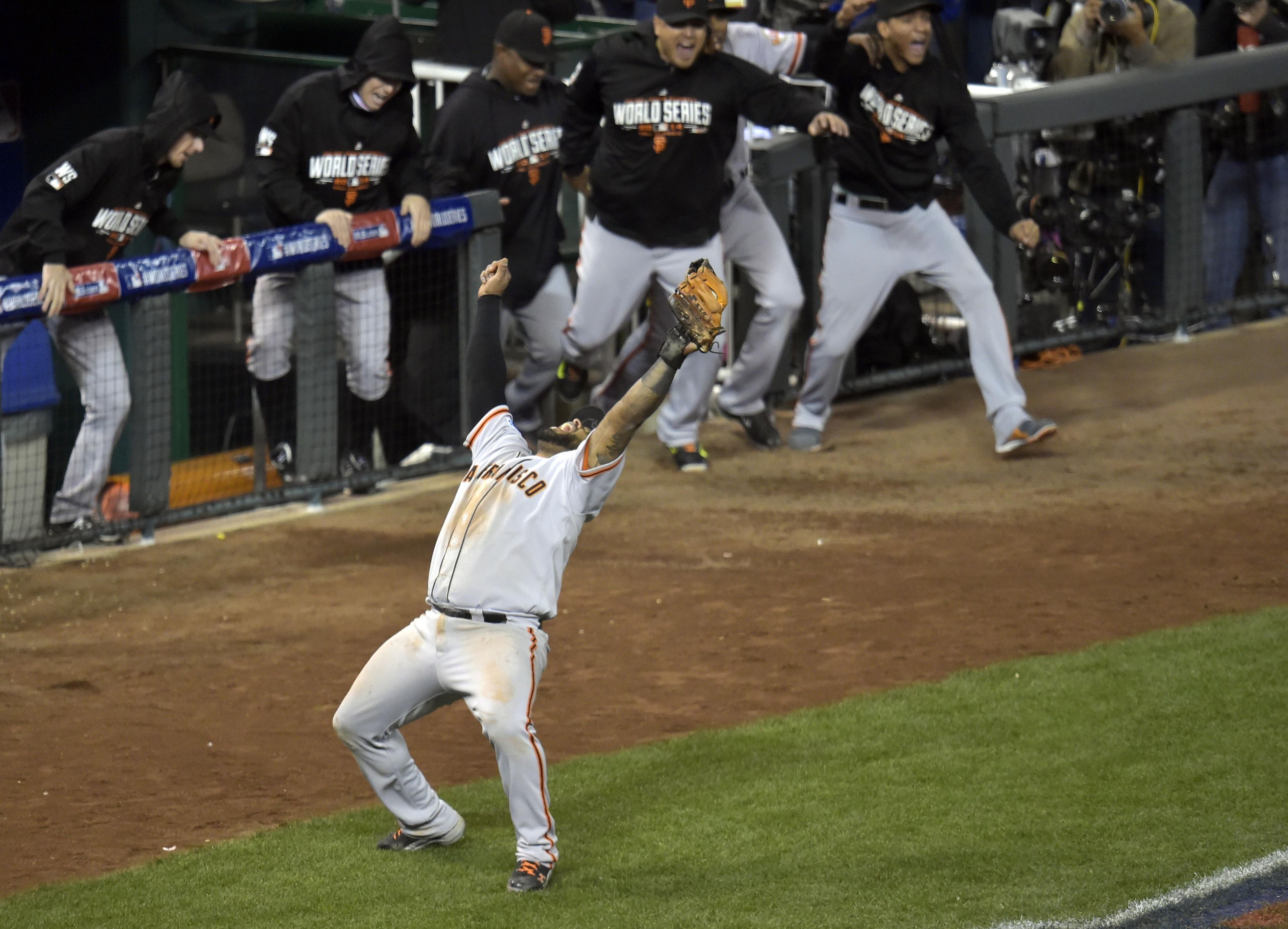 25 pictures of the Giants winning the 2014 World Series - McCovey ...