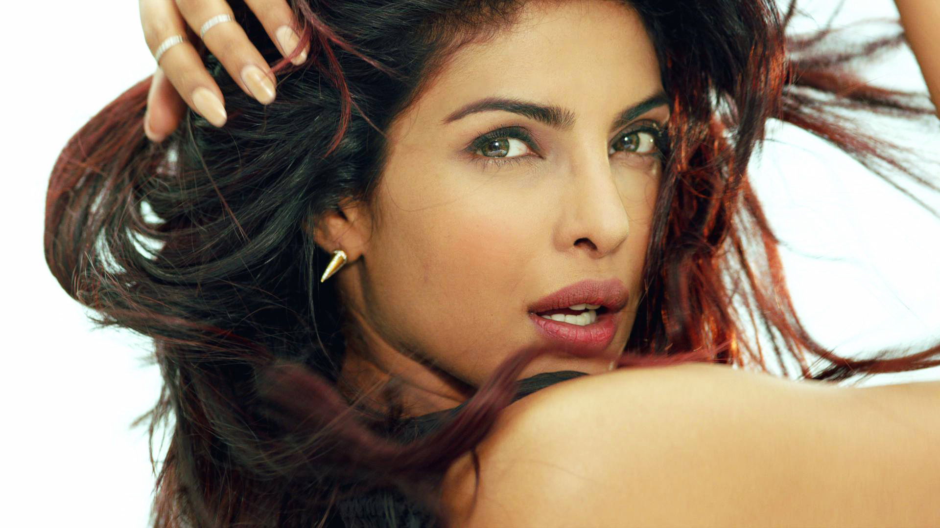 Bollywood filmstar priyanka chopras exotic look wallpaper free