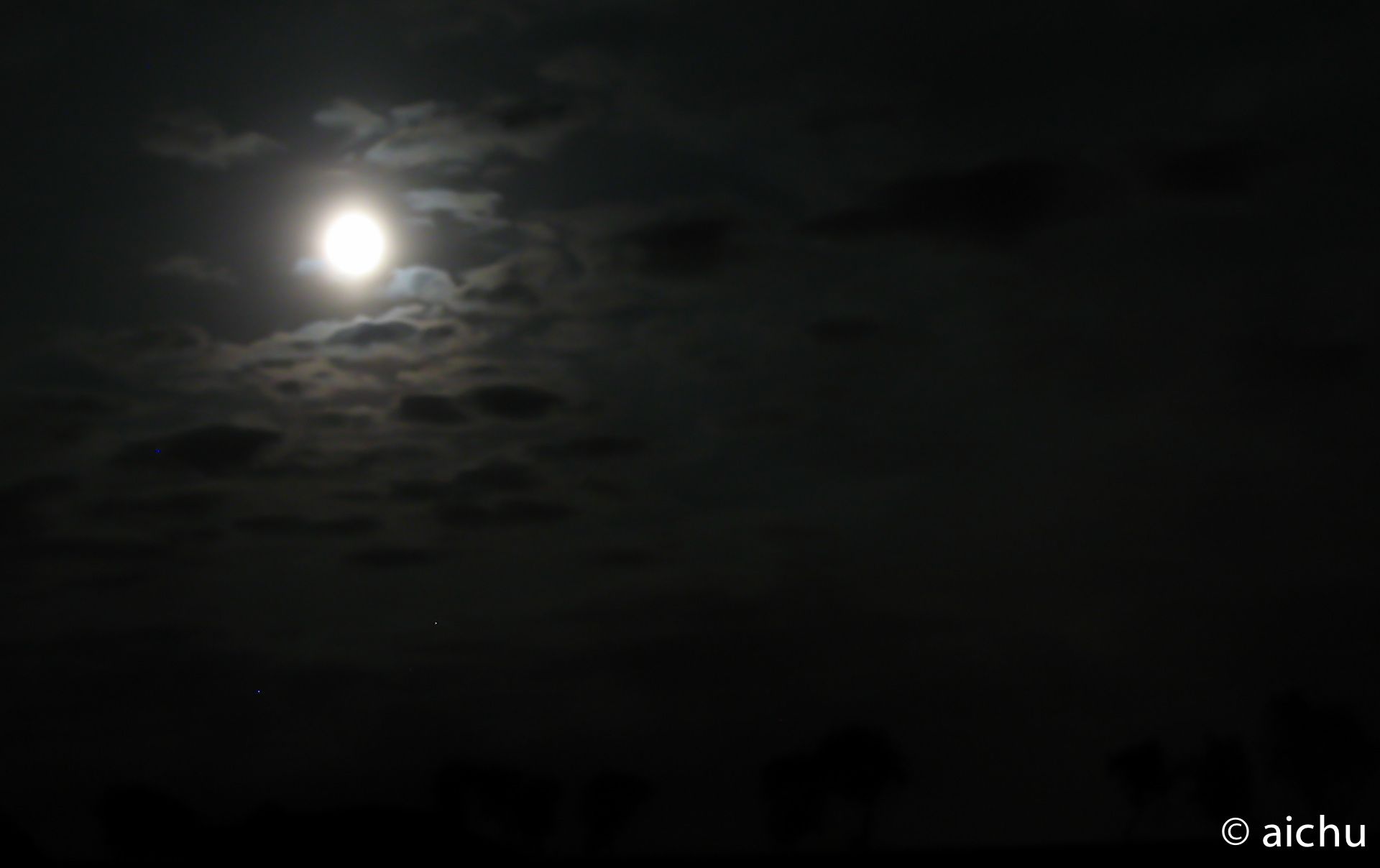 Black sky, white moon by churai on DeviantArt