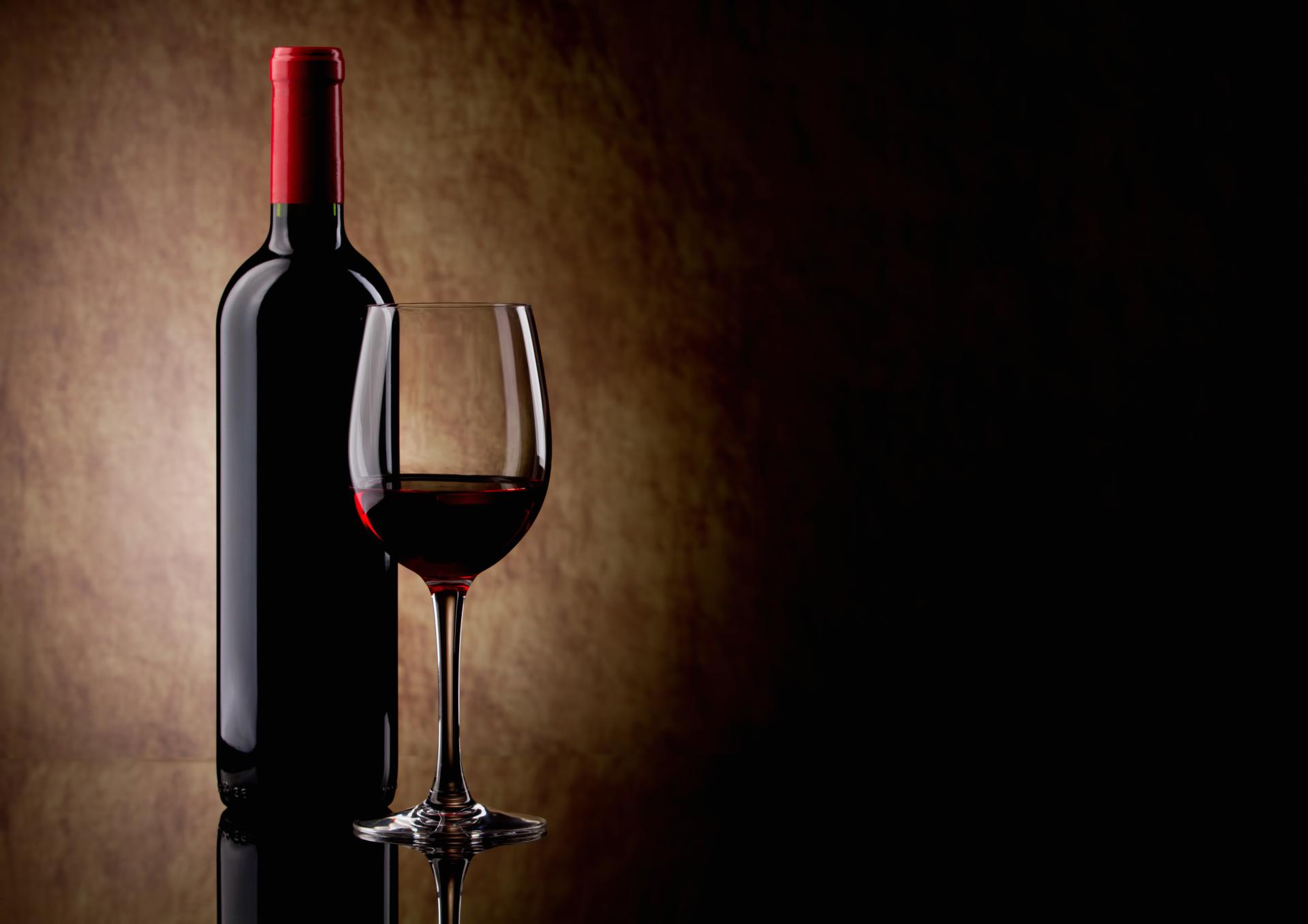 Wallpaper Red Wine Glass And Bottle - 1920 x 1357 - Food Drinks