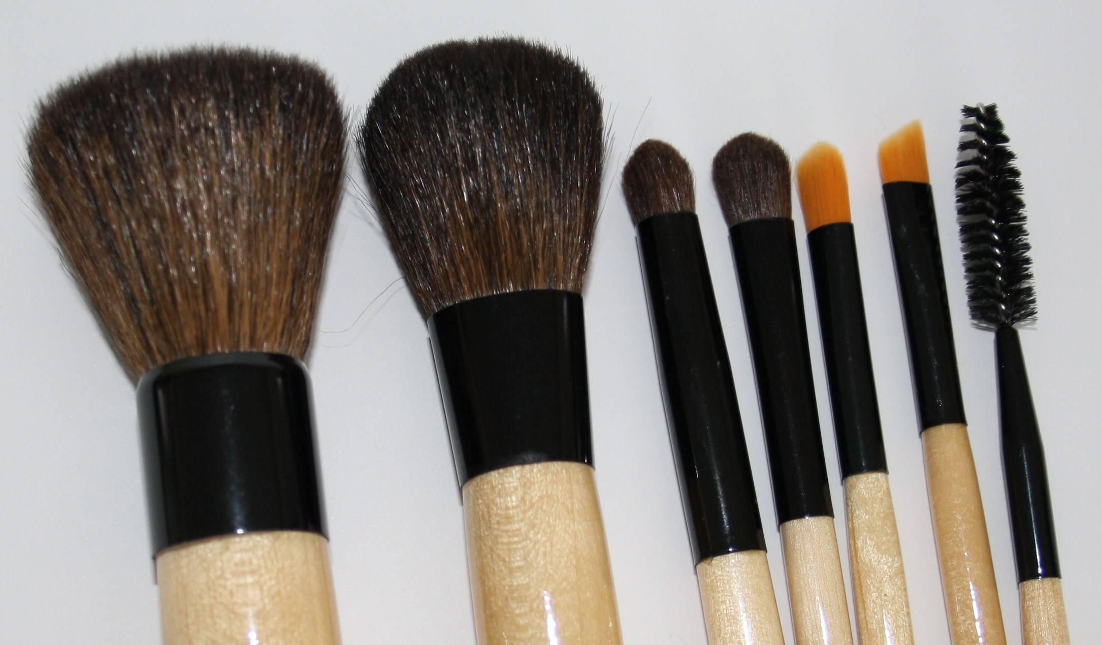brushes - makeup Wallpaper