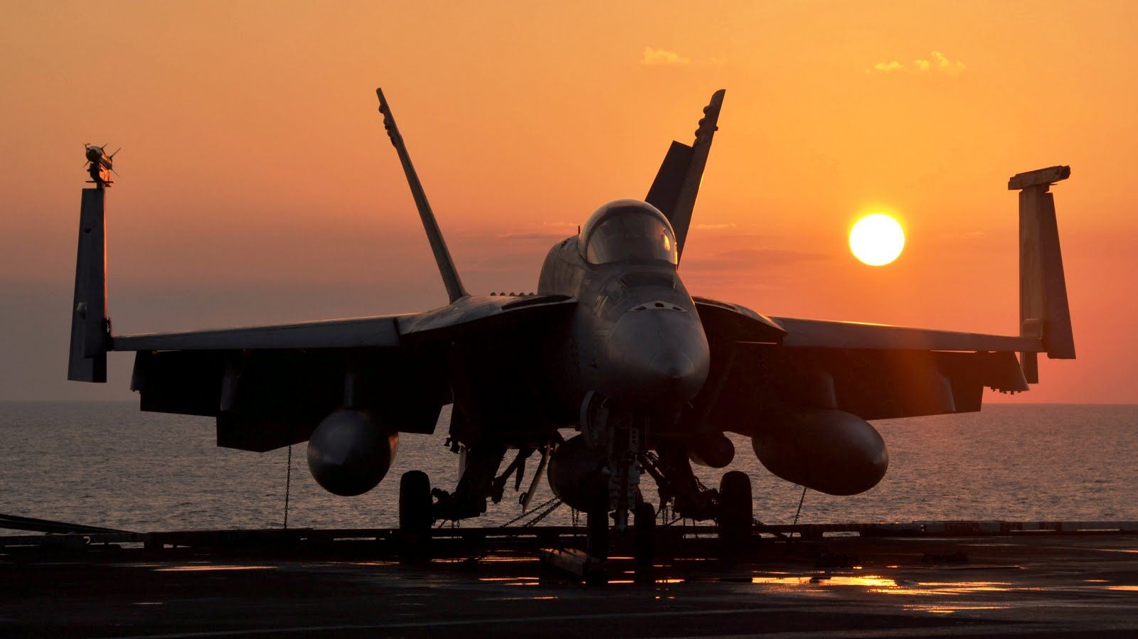 F_A_18E_Super_Hornet_wing_folded_sunset_427316_aircraft-wallpaper.jpg