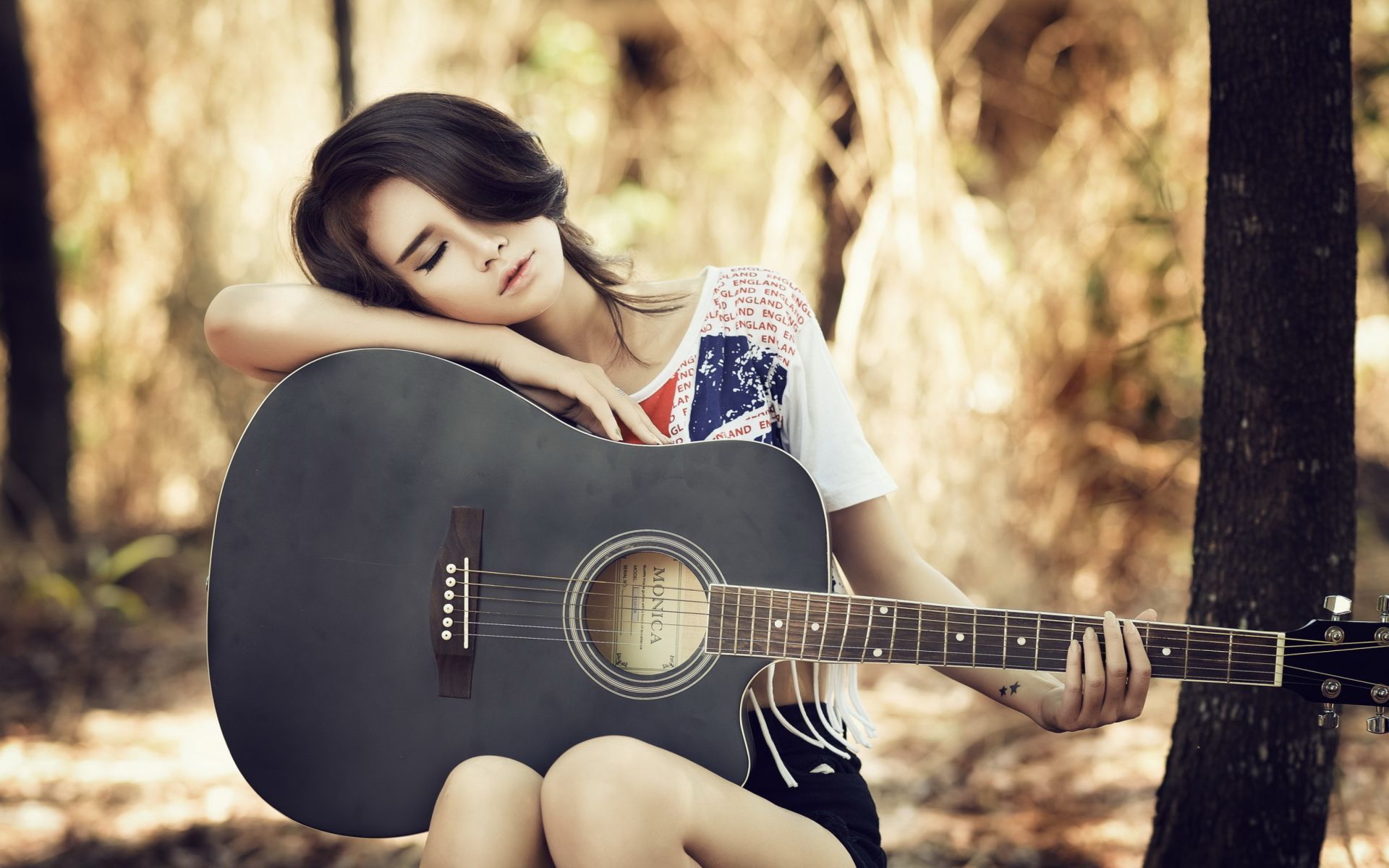Pretty-Girl-With-Guitar-1920x1200.jpg