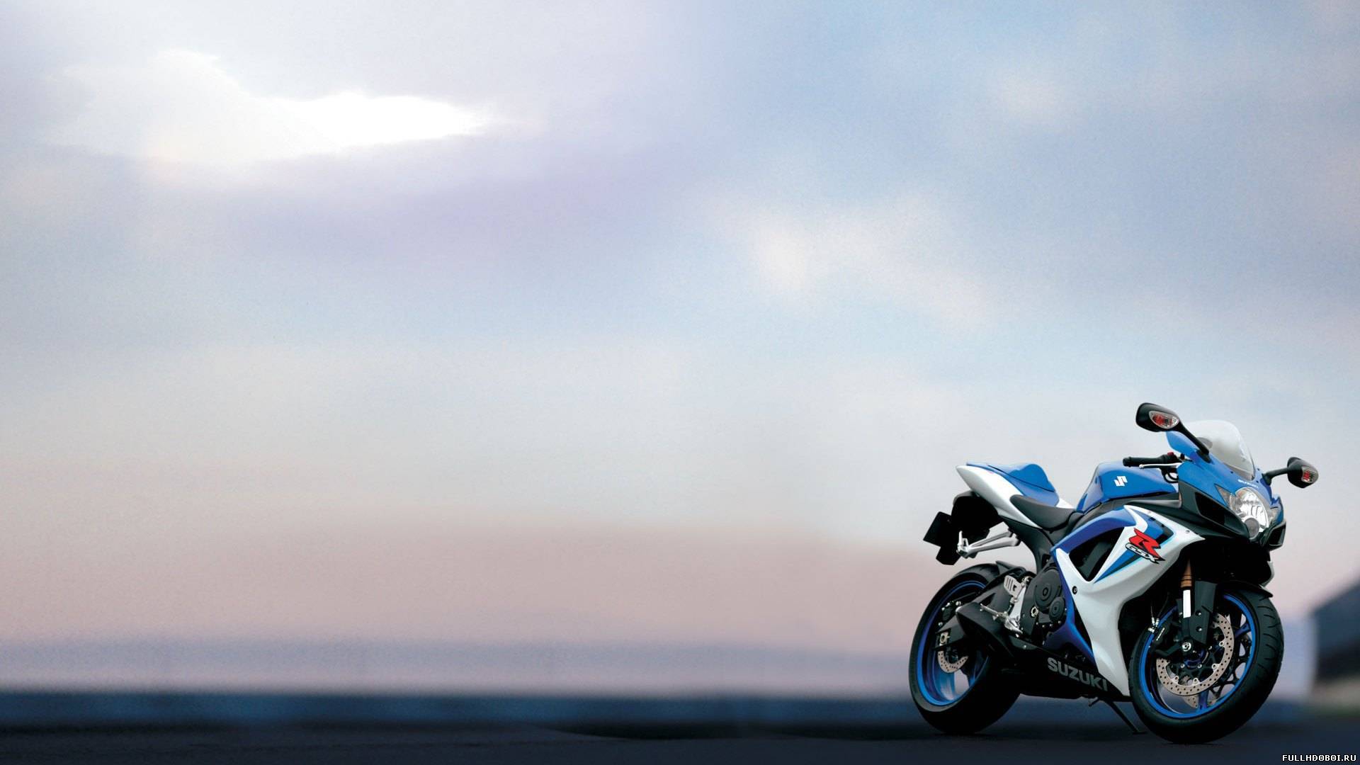 Beautiful bike Suzuki GSX R 600 wallpapers and images - wallpapers