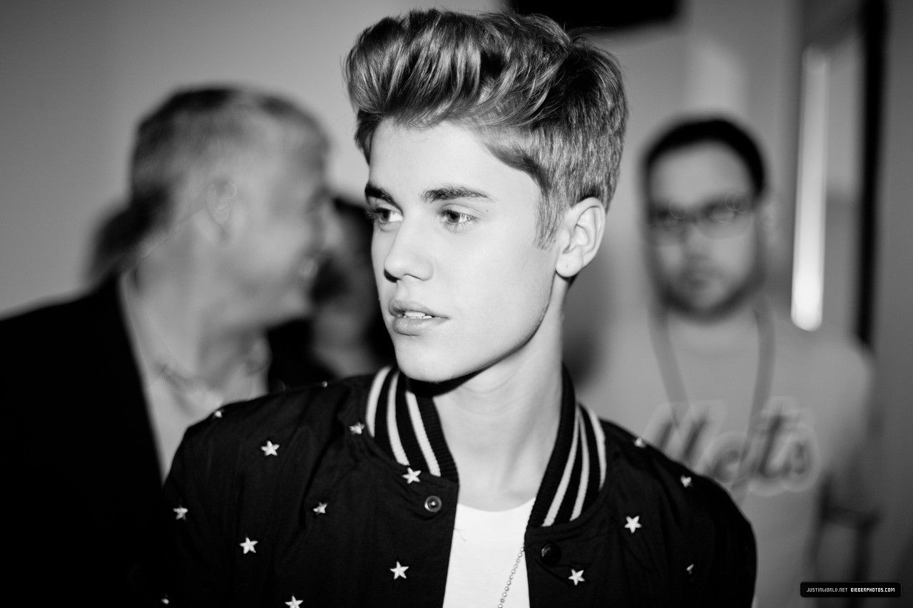 Justin-Bieber-2014-Wallpaper-Iphone.jpg