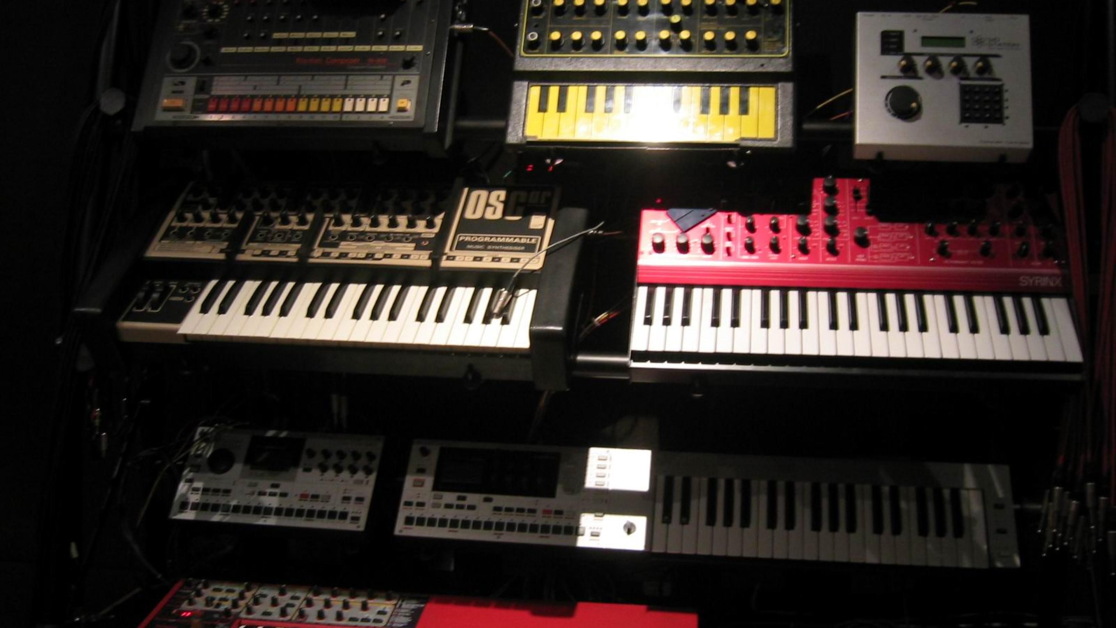 Keyboards synthesizer