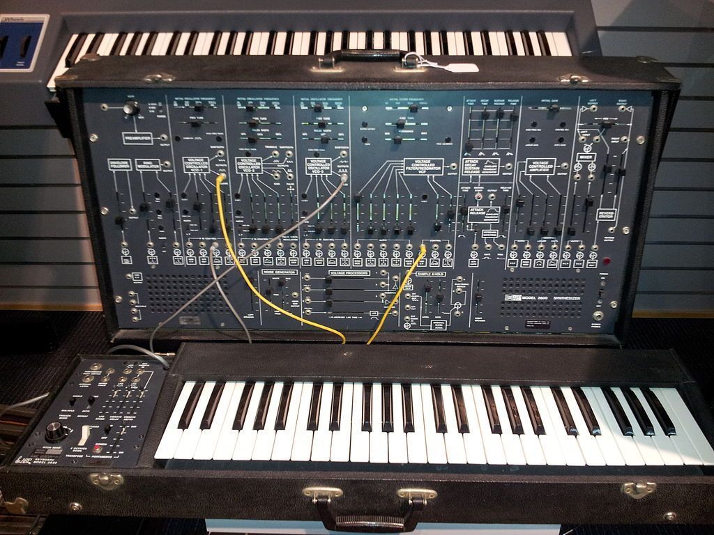 File:ARP 2600 synthesizer, E-mu Emulator, Museum of Making Music ...